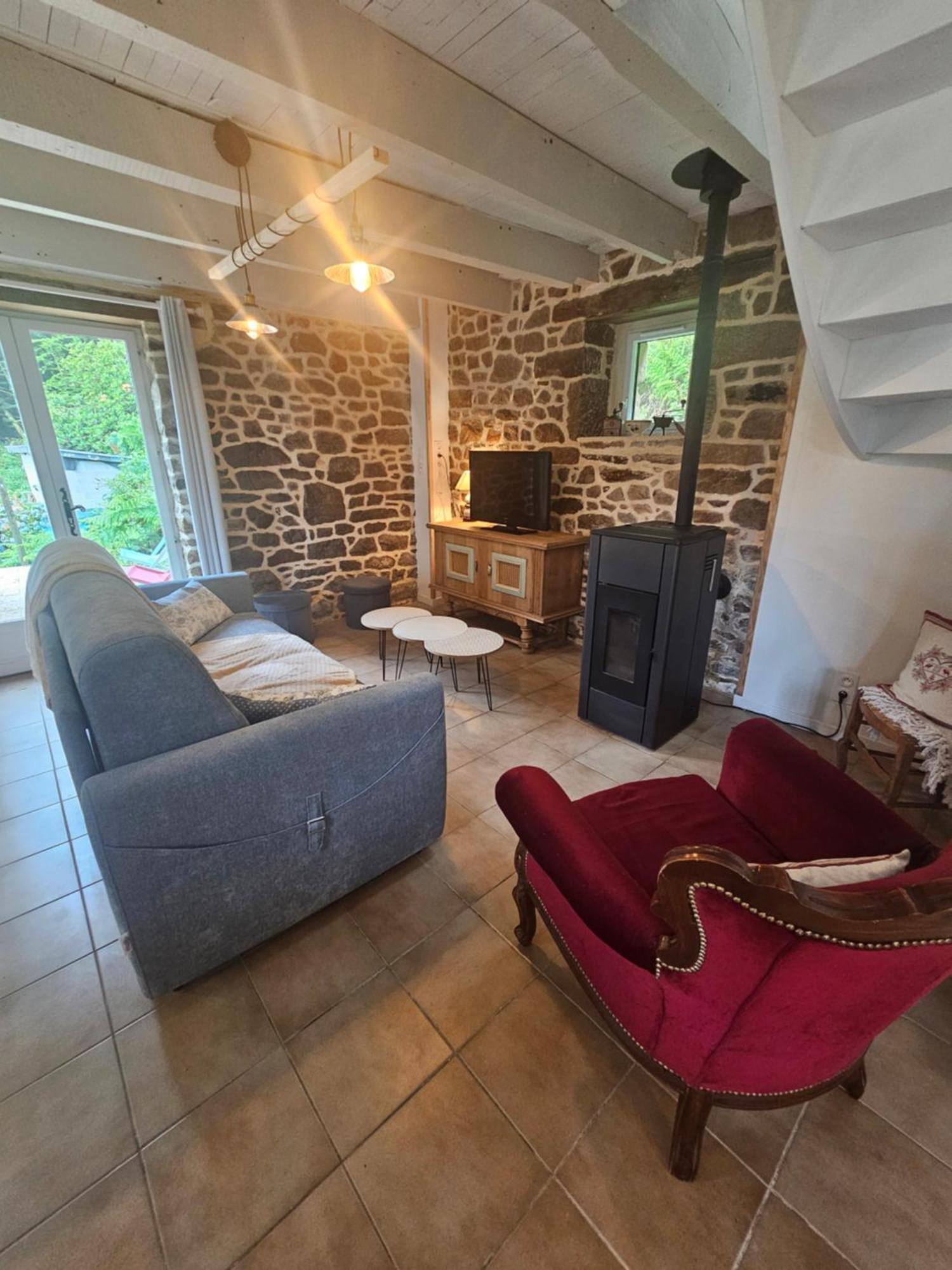 Holiday home Ker Adele, Longere Cosy Au Coeur D'un Bois *